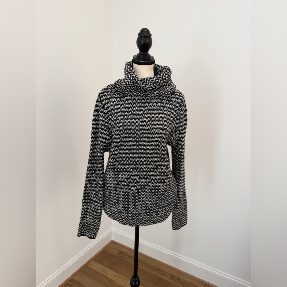 Zara Black & White Cowl/Turtleneck Sweater - Size Medium